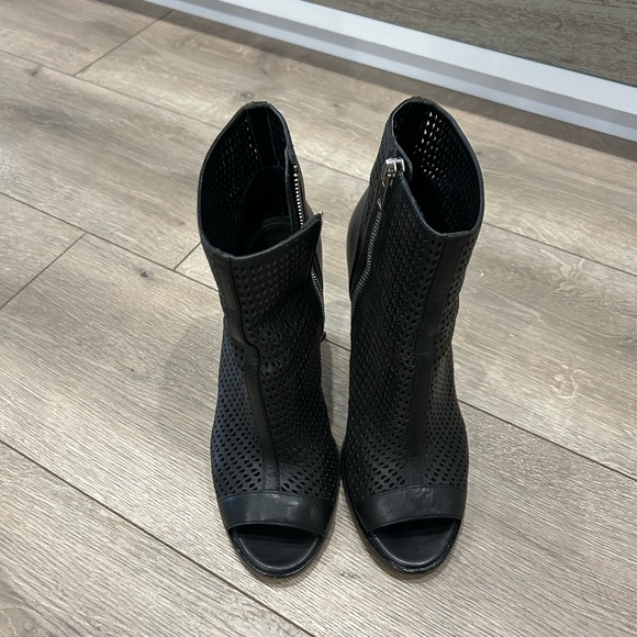 💥PRICE ⬇️
 CALVIN KLEIN  - Black Mesh Bootie - size 7 -💥PRICE ⬇️ - Picture 6 of 13